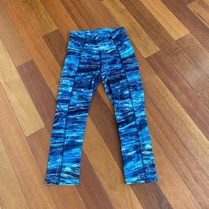 Super cute lululemon capris! Size:2